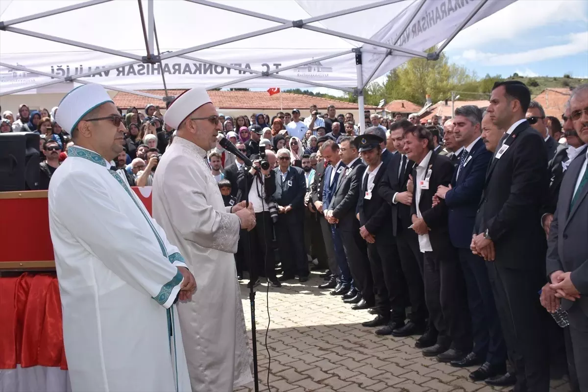 Şehit İstihkam Uzman Çavuş Önder Özen'in cenazesi, Afyonkarahisar'da son yolculuğuna uğurlandı