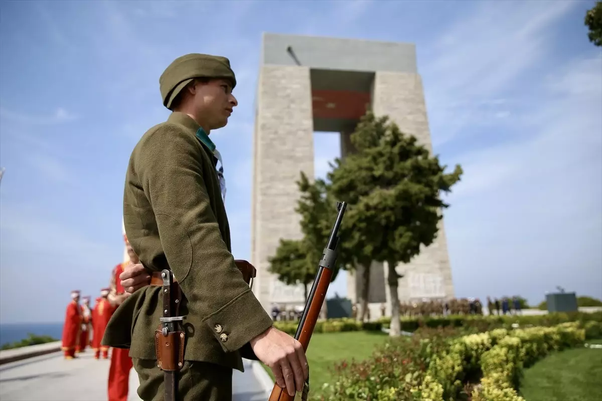 Şehitler Abidesi'nde Çanakkale Kara Savaşları'nın 110. yılı töreni düzenlendi