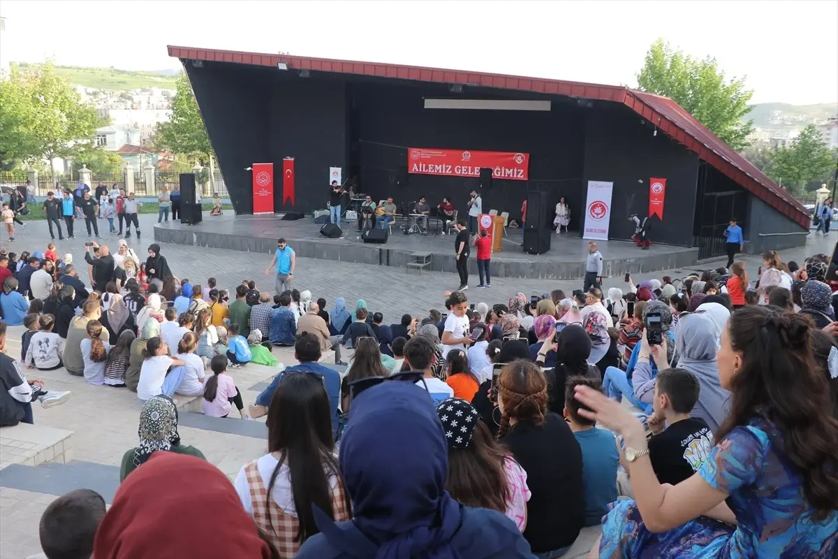 Siirt'te Aile Yılı Etkinlikleri Kapsamında Konser Düzenlendi