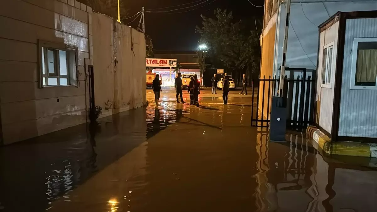 Siirt'te Şiddetli Yağış Hayatı Olumsuz Etkiledi