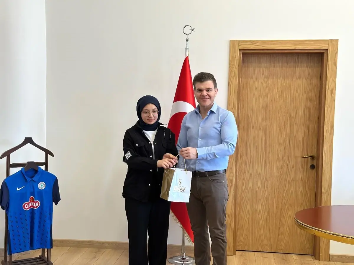 Simav Kız İmam Hatip Lisesi Öğrencisi Zeynep Naz Korkmaz, Türkiye Dördüncüsü Oldu
