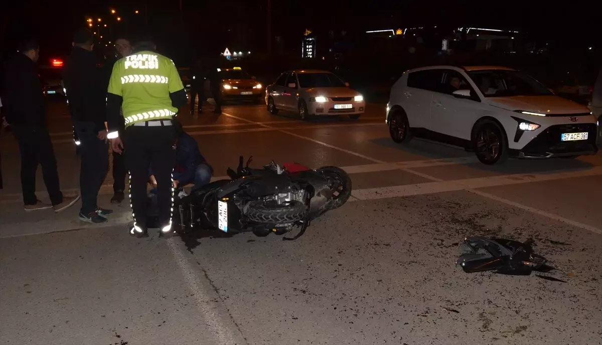 Sinop'ta Motosiklet Kazası: İki Yaralı
