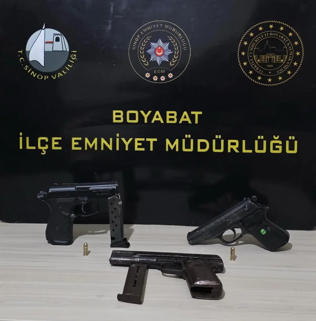 Sinop'ta Ruhsatsız Tabancalarla Yakalanan 3 Zanlı Gözaltına Alındı