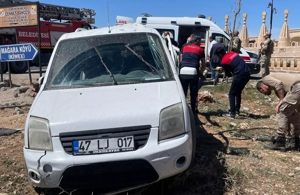Şırnak'ta Tır ile Hafif Ticari Araç Çarpıştı: 5 Yaralı