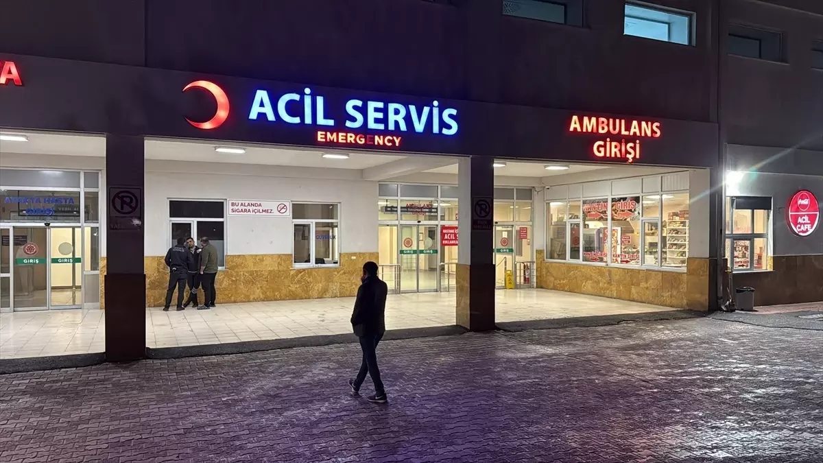 Sivas'ta 53 Üniversite Öğrencisi Gıda Zehirlenmesi Şüphesiyle Hastaneye Kaldırıldı