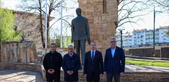 Sivas'ta Atatürk Anıtı'nın Çevresi Yenileniyor
