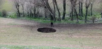 Sivas'ta 7 Metre Çapında Obruk Oluştu
