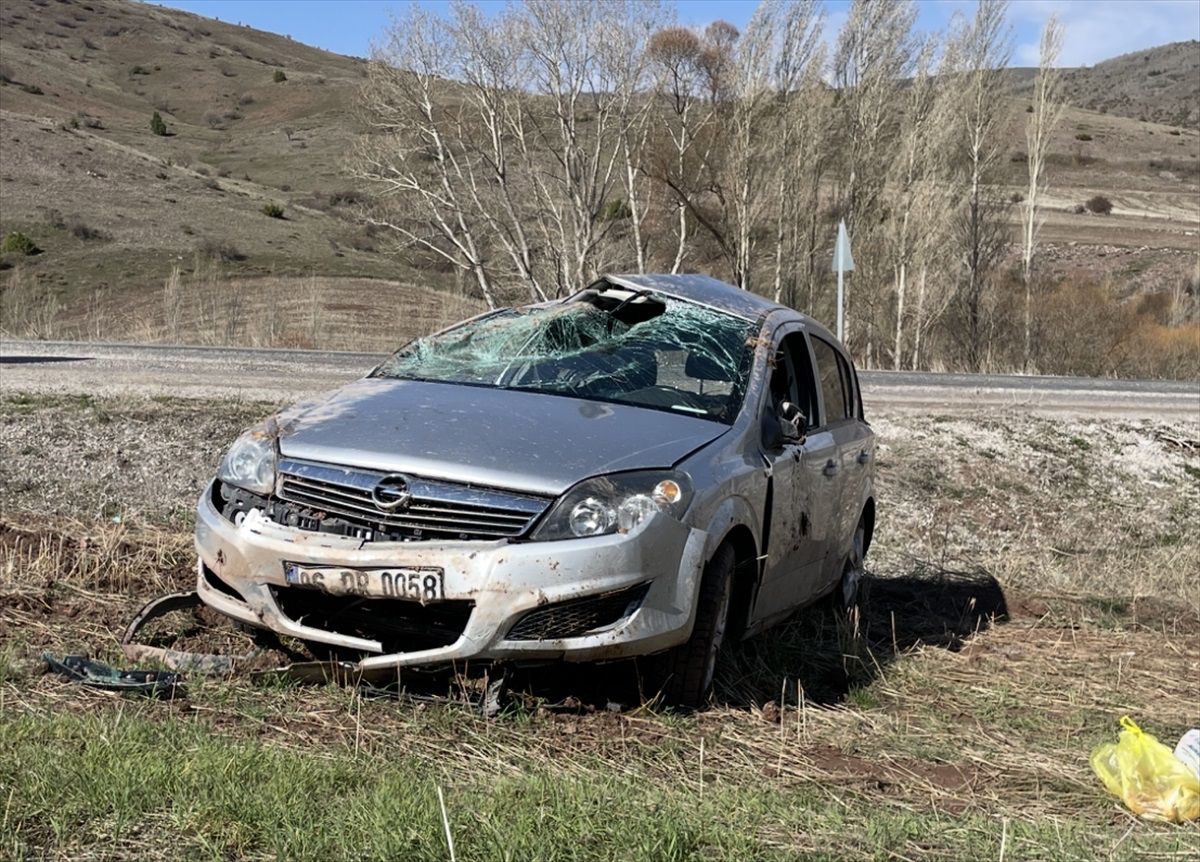 Sivas'ta Otomobil Devrildi: 5 Yaralı