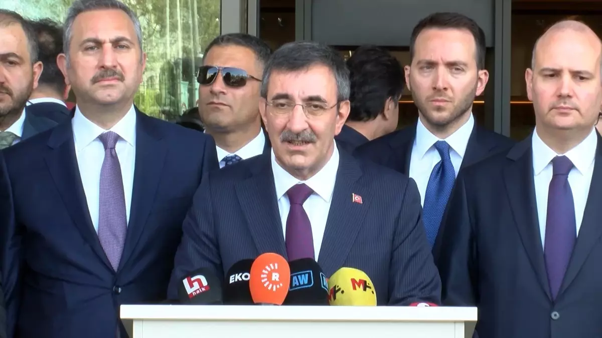 Siyasilerden Sırrı Süreyya Önder'e hastanede ziyaret