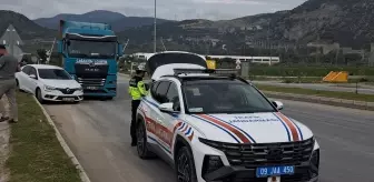 Aydın'da Tır ile Otomobilin Çarpıştığı Kaza Güvenlik Kamerasında