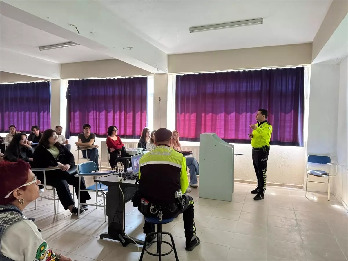 Söke'de Üniversite Öğrencilerine Güvenli Sürüş Eğitimi
