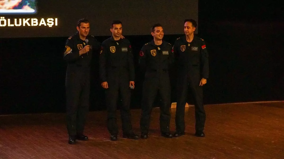SOLOTÜRK Pilotları ÇOMÜ'de Öğrencilerle Bir Araya Geldi