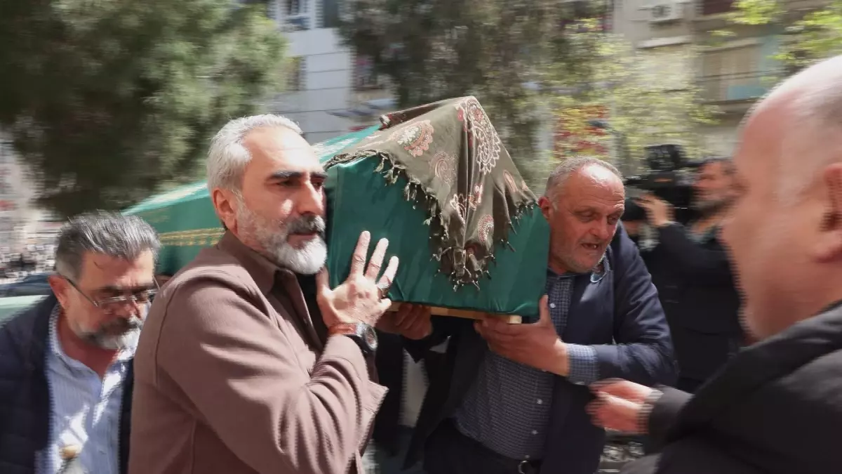 Tarkan Tevetoglu'nun Annesi Neşe Tevetoğlu Son Yolculuğuna Uğurlandı
