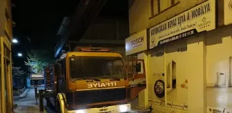 Taşova'da Mahsur Kalan Kedi İtfaiye Ekipleri Tarafından Kurtarıldı