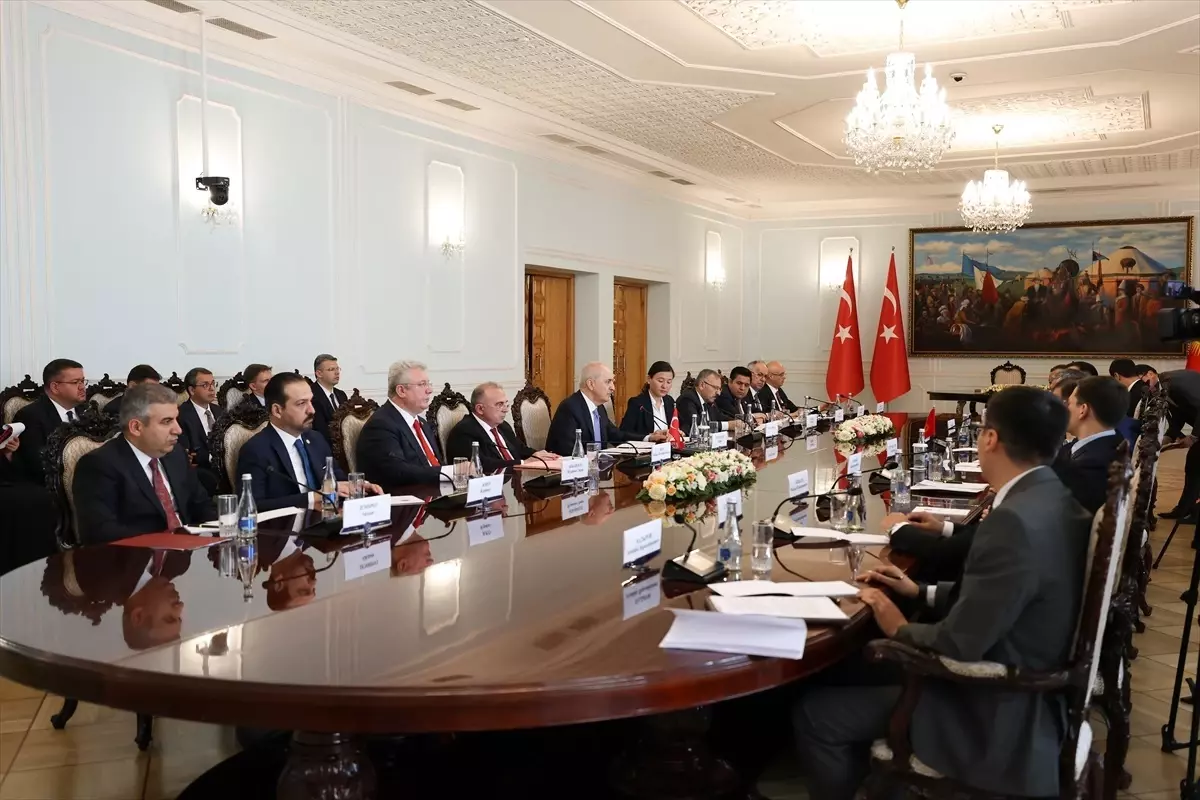 TBMM Başkanı Kurtulmuş, Bişkek'te Kırgızistan Meclis Başkanı Turgunbek Uulu ile bir araya geldi Açıklaması