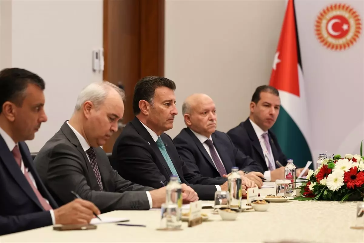 TBMM Başkanı Kurtulmuş, Filistin'i Destekleyen Parlamentolar Grubu Toplantısında Görüşmeler Yaptı