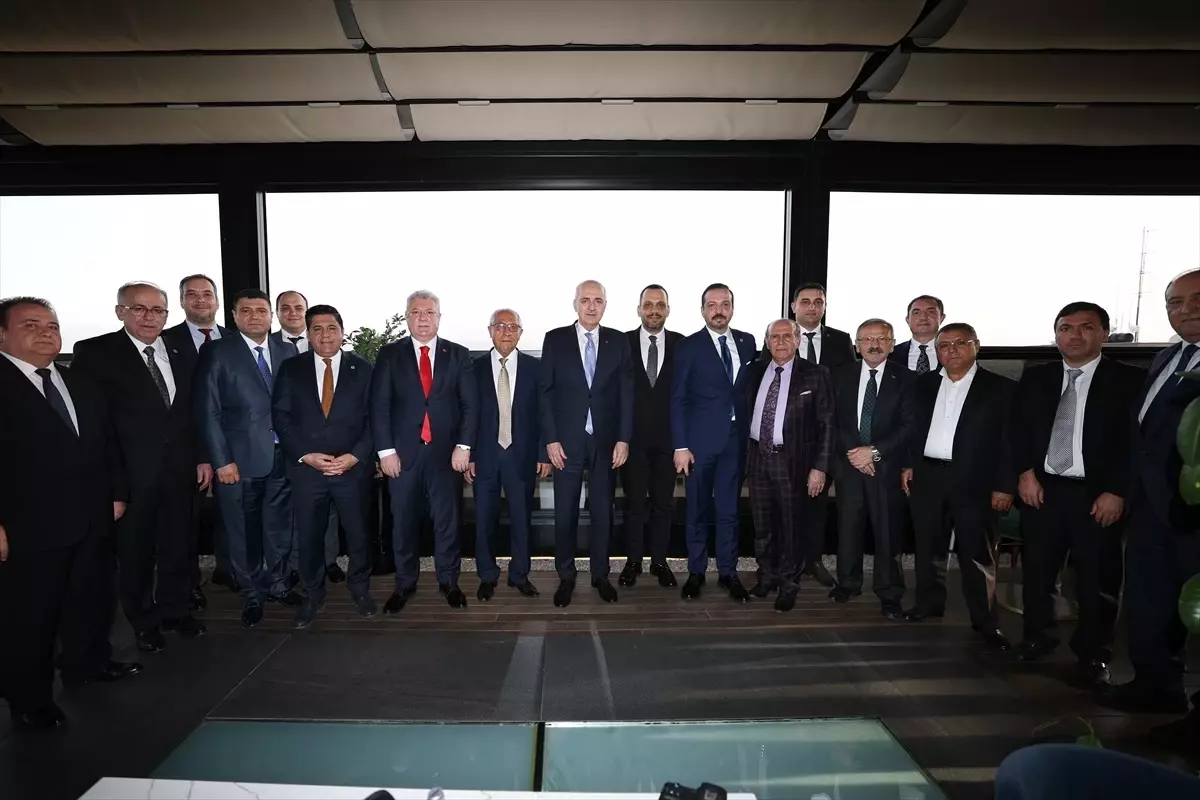 TBMM Başkanı Kurtulmuş, Kırgızistan'da Türk İş İnsanlarıyla Bir Araya Geldi