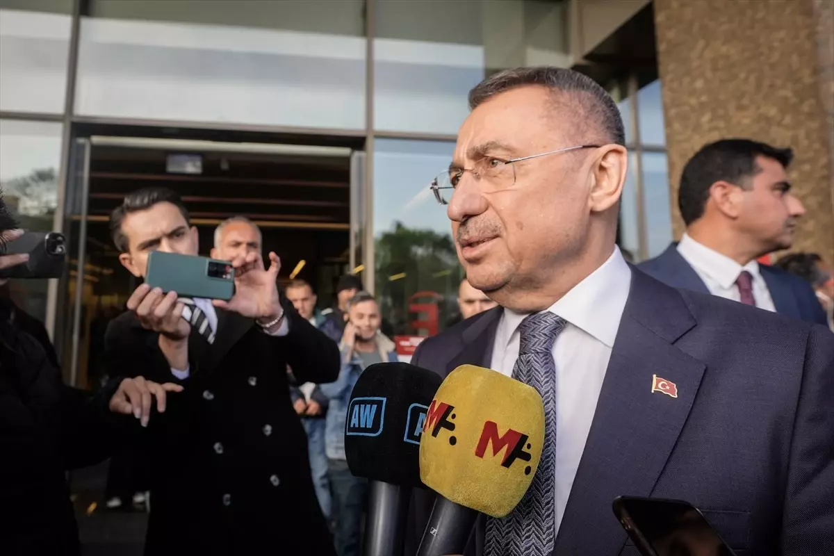 Fuat Oktay, Sırrı Süreyya Önder'i Hastanede Ziyaret Etti