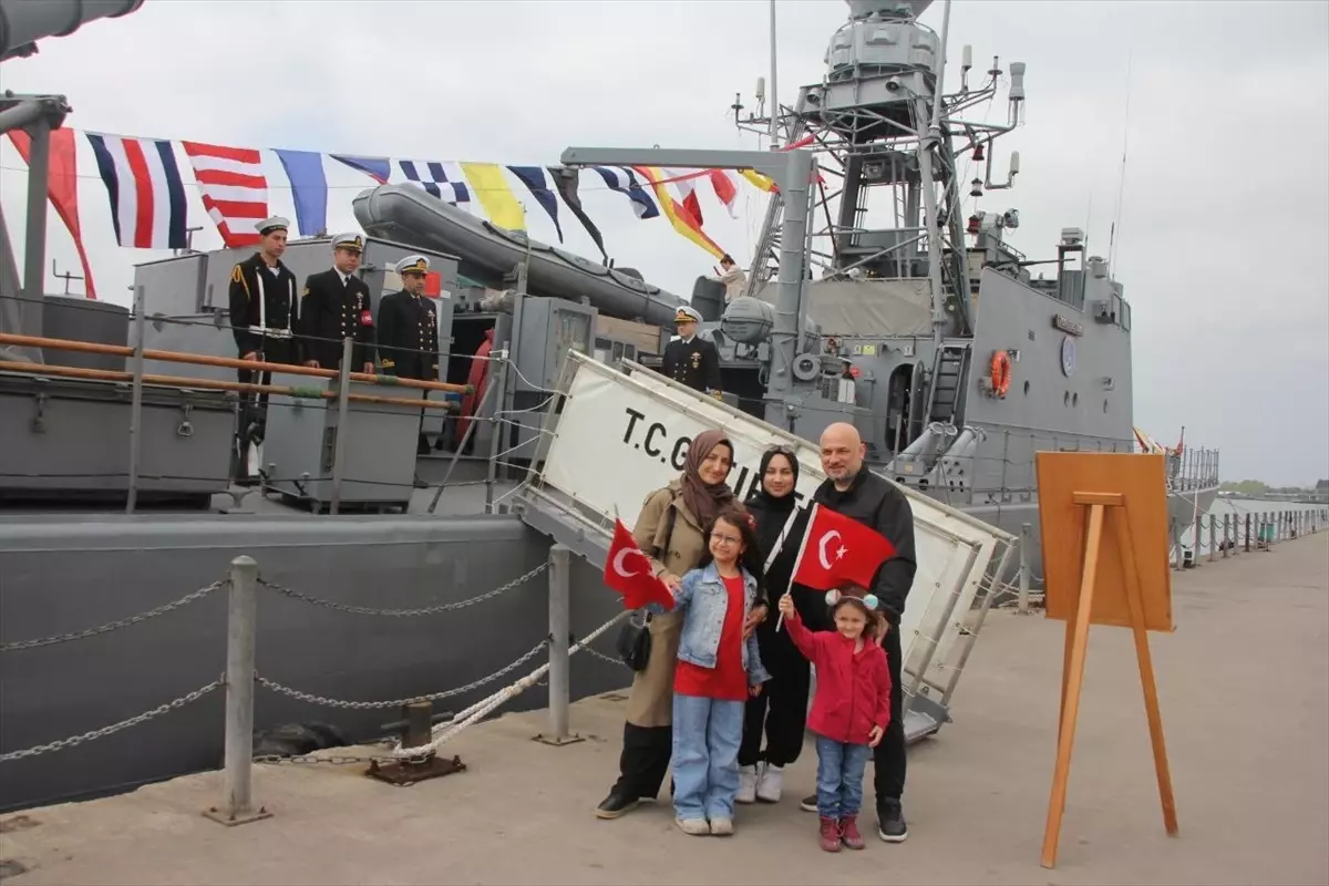 TCG Fırtına hücumbotu Kocaeli'de ziyarete açıldı