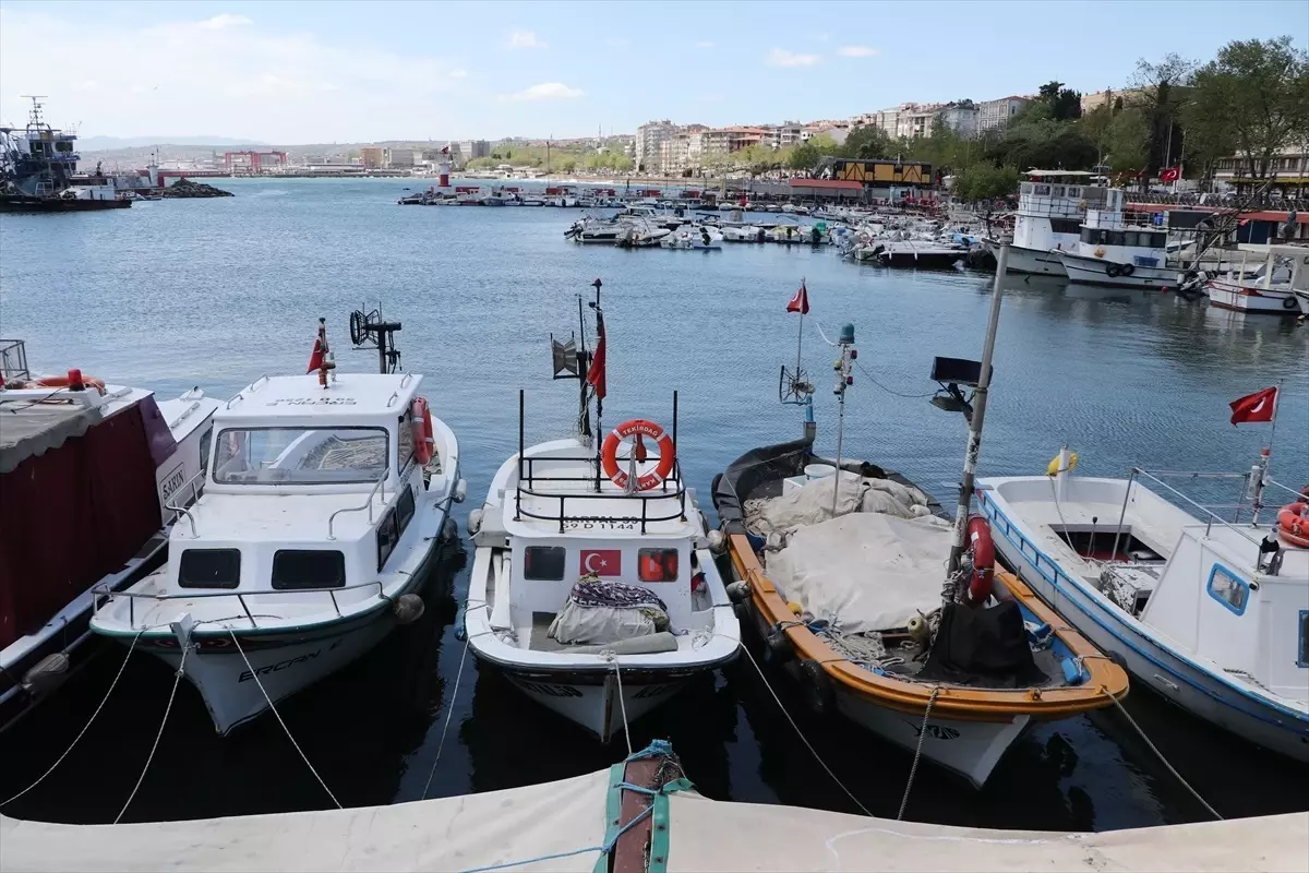 Tekirdağlı Balıkçılar 3 Günlük Poyraz Nedeniyle Denize Açılamıyor