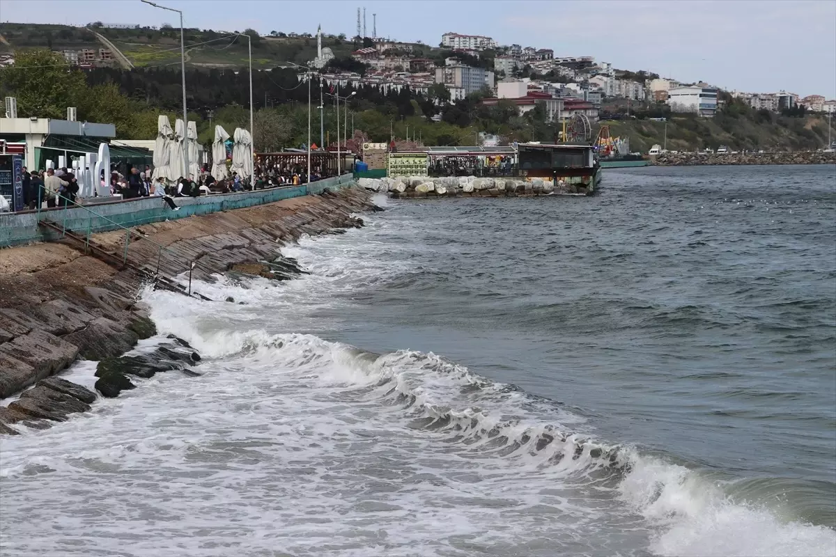 Tekirdağ'da Poyraz Deniz Ulaşımını Olumsuz Etkiliyor