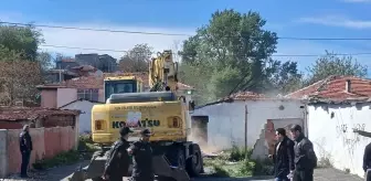 Çorlu'da Uyuşturucu ile Mücadele: 10 Metruk Bina Yıkıldı