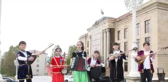 TİKA, Azerbaycan'daki Çocuk Güzel Sanatlar Okulu'na Müzik Aletleri Temin Etti