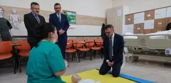 Başkan Yazıcıoğlu, Sağlık Eğitimi Alan Öğrencilerle Buluştu
