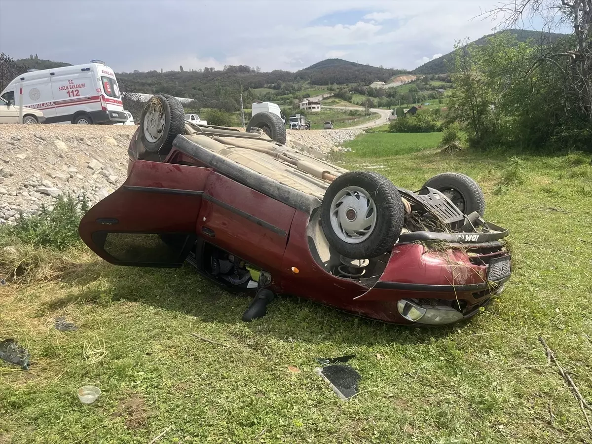 Tokat'ta Tarlaya Devrilen Otomobilde İki Kişi Yaralandı