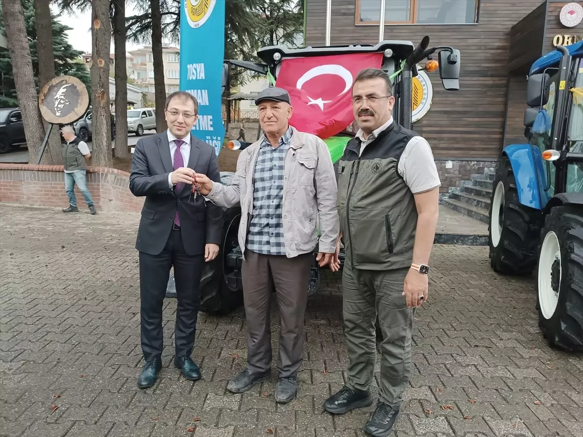 Tosya'da ORKÖY Projesi Kapsamında 4 Traktör Teslim Edildi