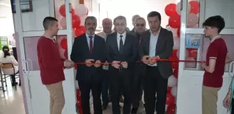 Tosya'da TÜBİTAK 4006 Bilim Fuarı Açıldı
