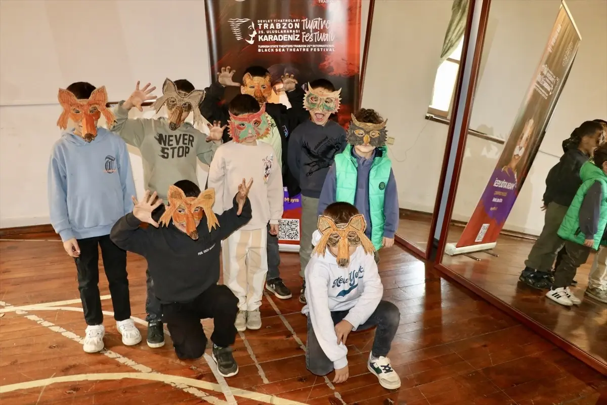 Trabzon'da Uluslararası Karadeniz Tiyatro Festivali Devam Ediyor