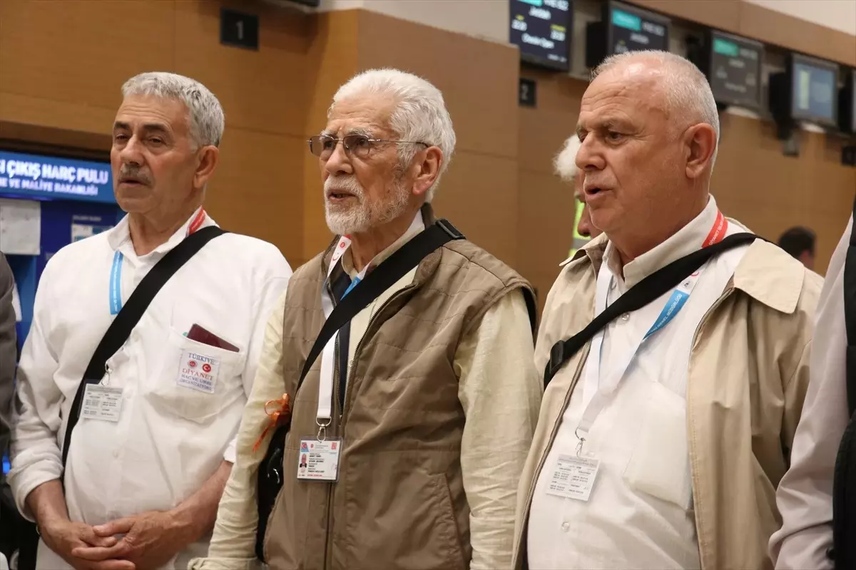 Trabzon'dan 160 Kişilik Hac Kafilesi Kutsal Topraklara Uğurlandı
