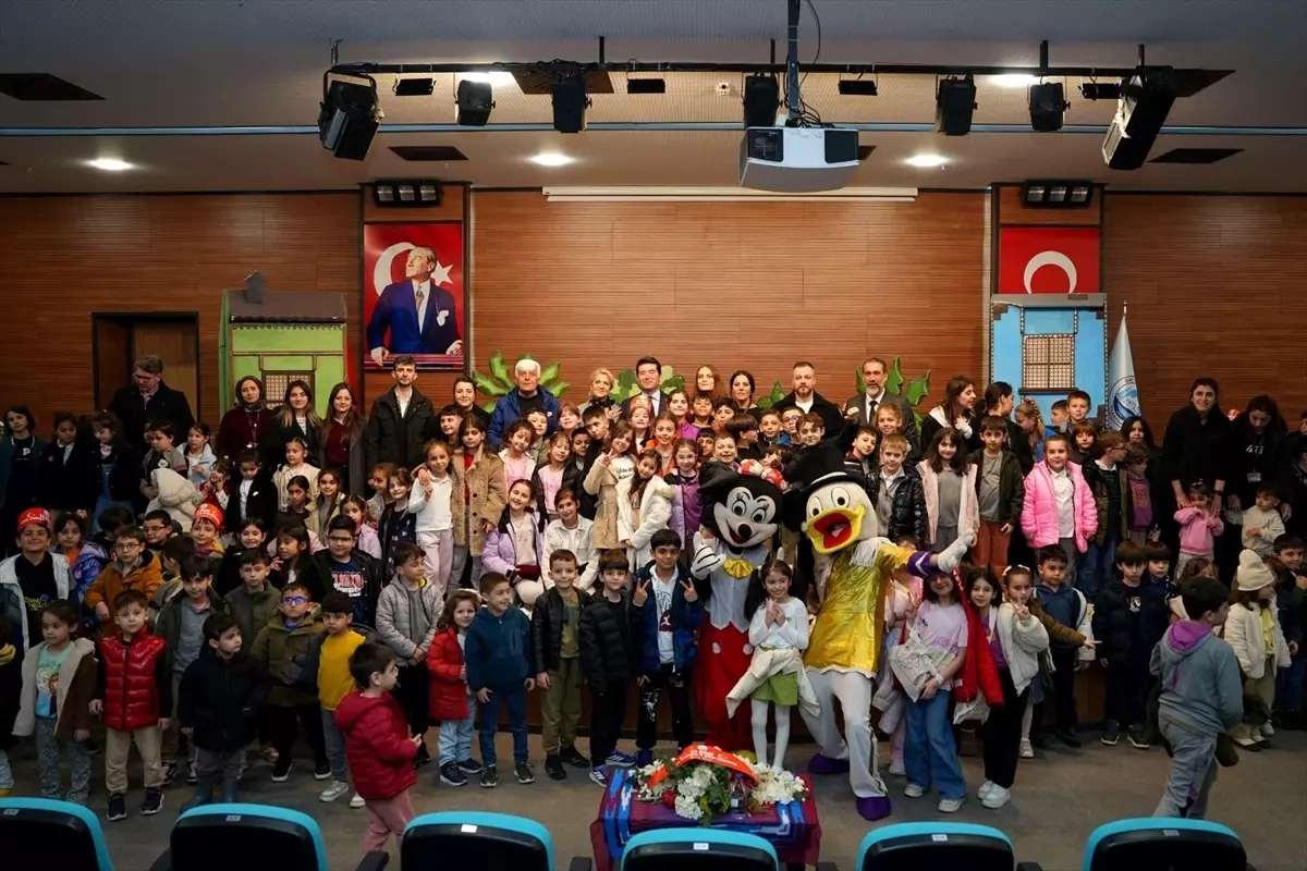Ahmet Kaya, Çocuk Kitap Fuarı ve Festivalinde Çocuklarla Buluştu