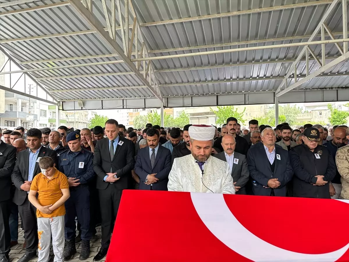 İstanbul'da Geçirdiği Trafik Kazasında Hayatını Kaybeden Polis Memuru Kahta'da Defnedildi