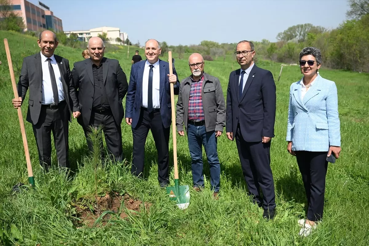 Trakya Üniversitesi Botanik Bahçesi'ne Fidan Dikildi