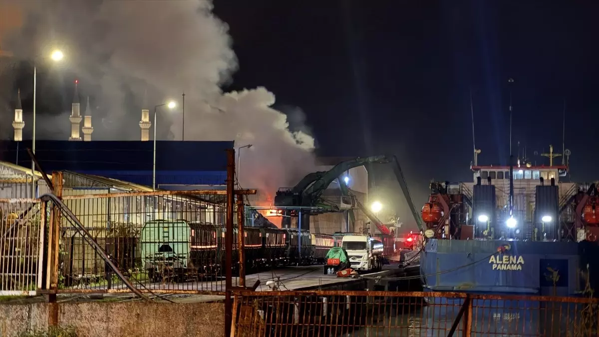 Zonguldak'ta Kömür Deposu Yangını Kontrol Altına Alındı