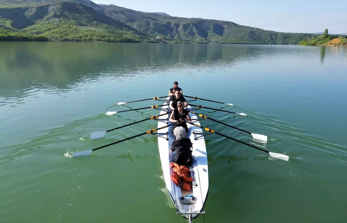 Tunceli Valisi Tekbıyıkoğlu, Uzunçayır Baraj Gölü'nde Kürek Sporu Yaptı