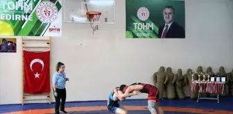 Türk ve ABD'li Güreşçiler Edirne'de Dostluk Turnuvasında Buluştu
