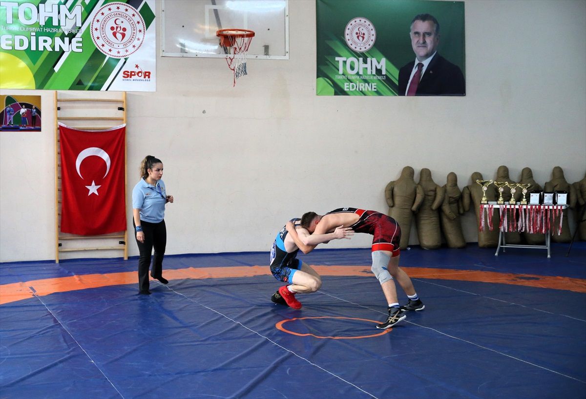 Türk ve ABD'li Güreşçiler Edirne'de Dostluk Turnuvasında Buluştu