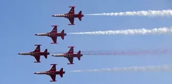 Türk Yıldızları Antalya Gökyüzünde Şov Yaptı