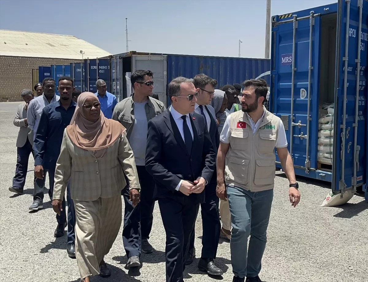Türkiye'nin İnsani Yardım Taşıyan 2. İyilik Gemisi Sudan'a Ulaştı