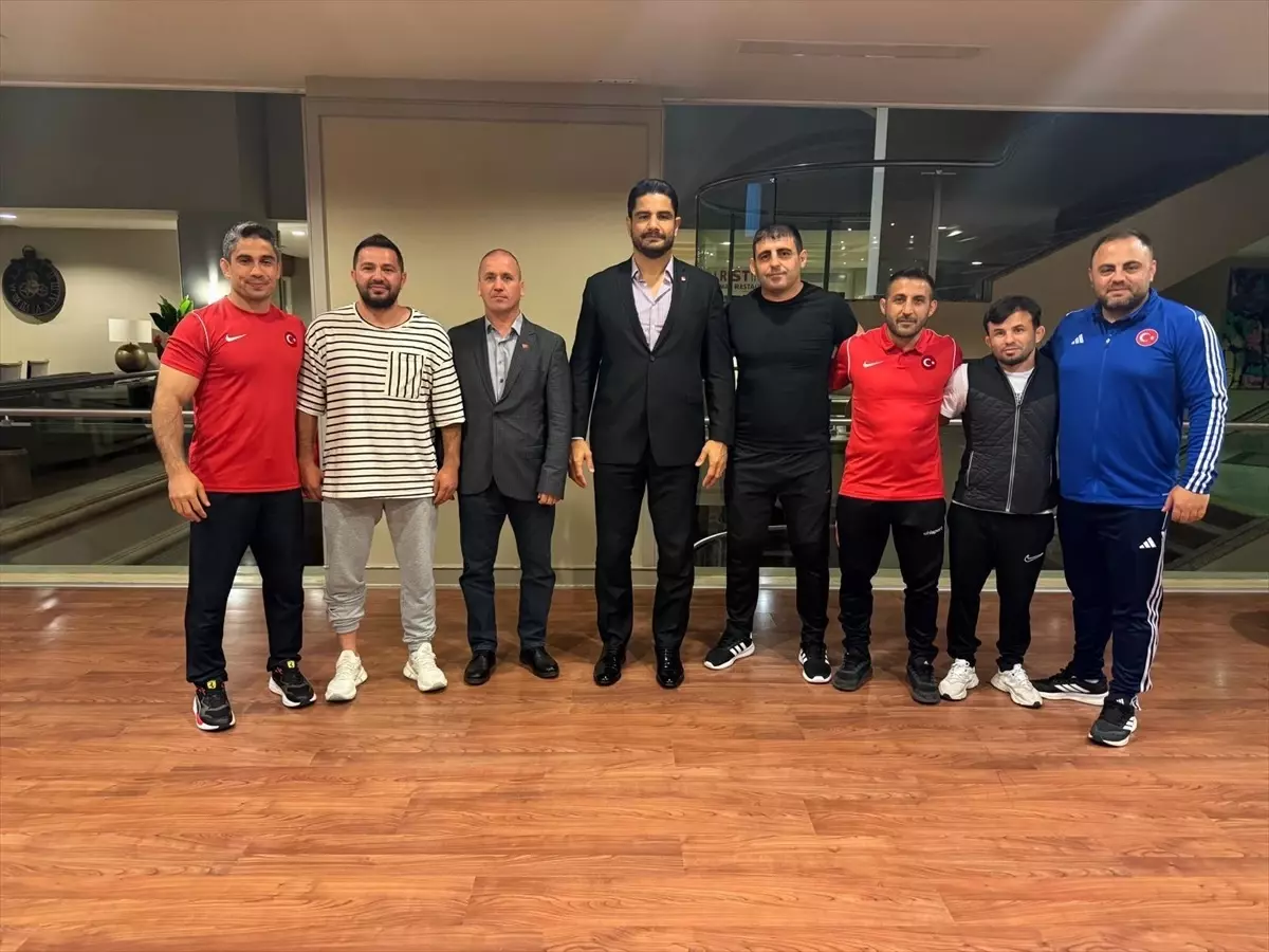 Güreş Federasyonu Başkanı Akgül, 17 Yaş Altı Milli Takımı'nı Ziyaret Etti