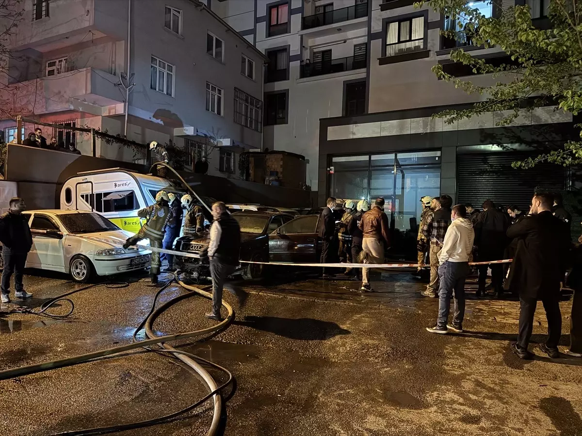 Tuzla'da Park Halindeki Cipteki Yangın 4 Araca Sıçradı