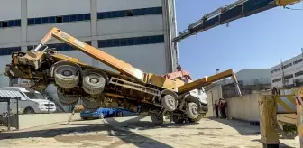 Tuzla'da Fabrika İnşaatında Beton Pompası Düşmesi: 2 İşçi Yaralandı