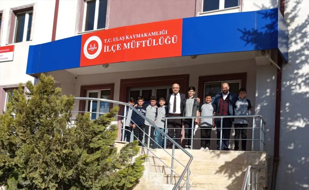 Sivas'ta Öğrenciler İlçe Müftüsünü Ziyaret Etti