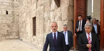 Ulaştırma ve Altyapı Bakanı Uraloğlu, Şam'da Emevi Camisi'ni ziyaret etti