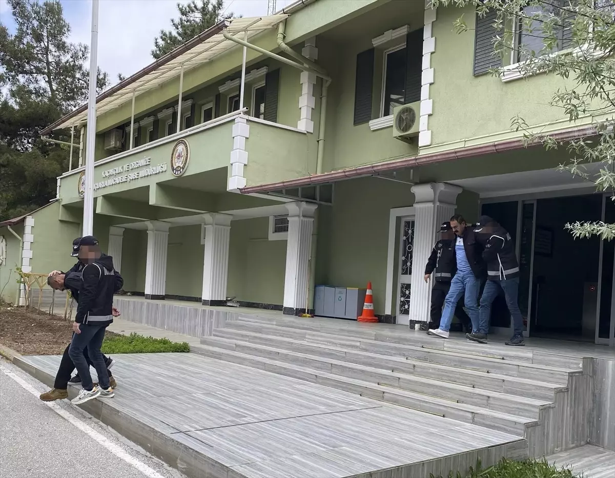 Uşak'ta Sahte Sürücü Belgesi ve Beyaz Kimlik Düzenleyen İki Kişi Tutuklandı