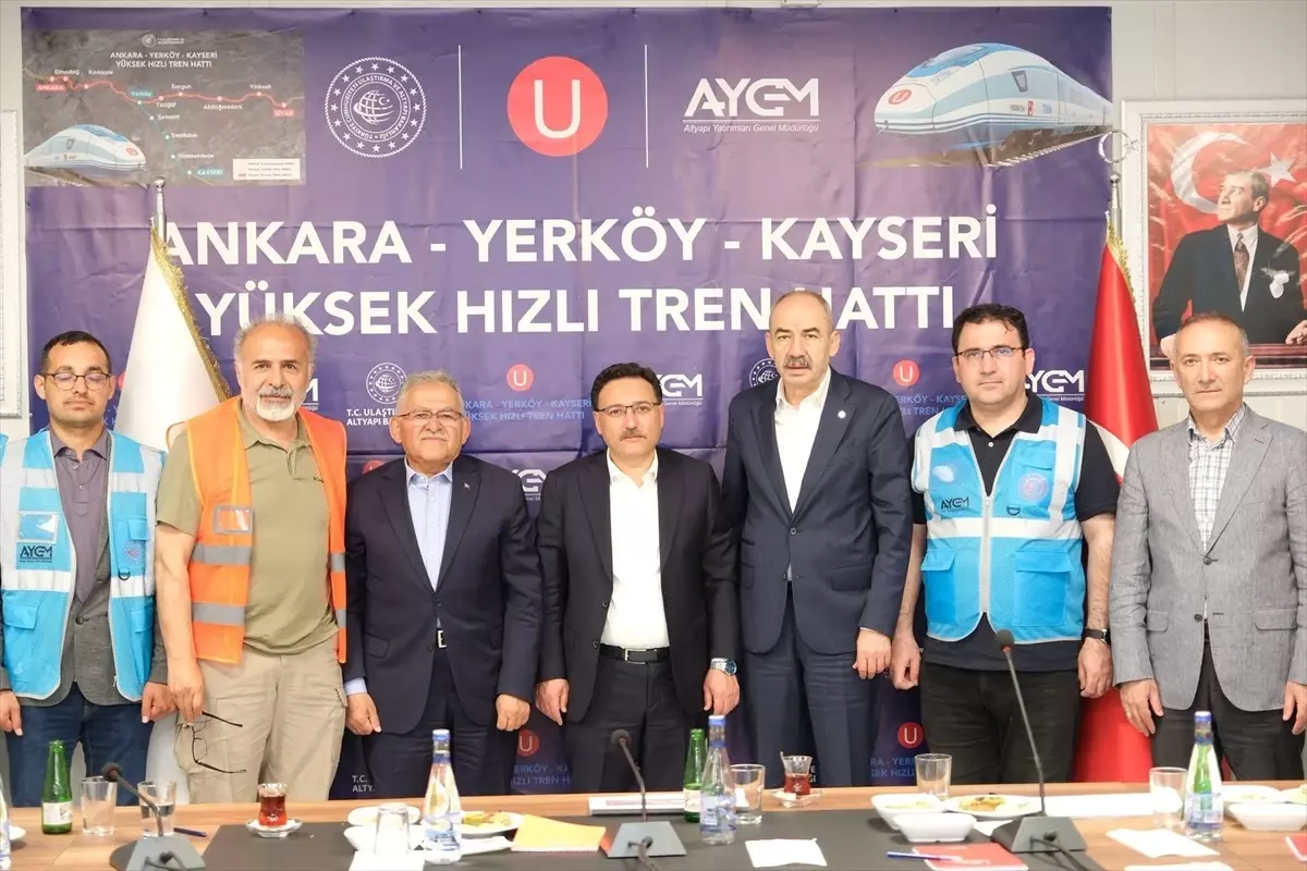 Vali Çiçek ile Başkan Büyükkılıç, hızlı tren şantiyesini inceledi