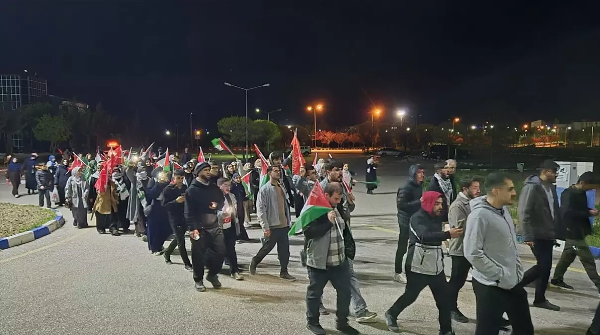 YYÜ Akademisyenleri ve Öğrencilerinden Gazze İçin Protesto Yürüyüşü